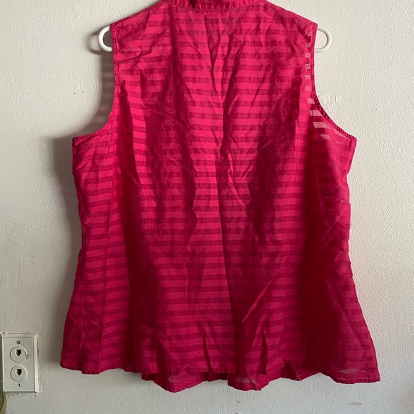 2X. Sleeveless Blouse. - Picture 2 of 5
